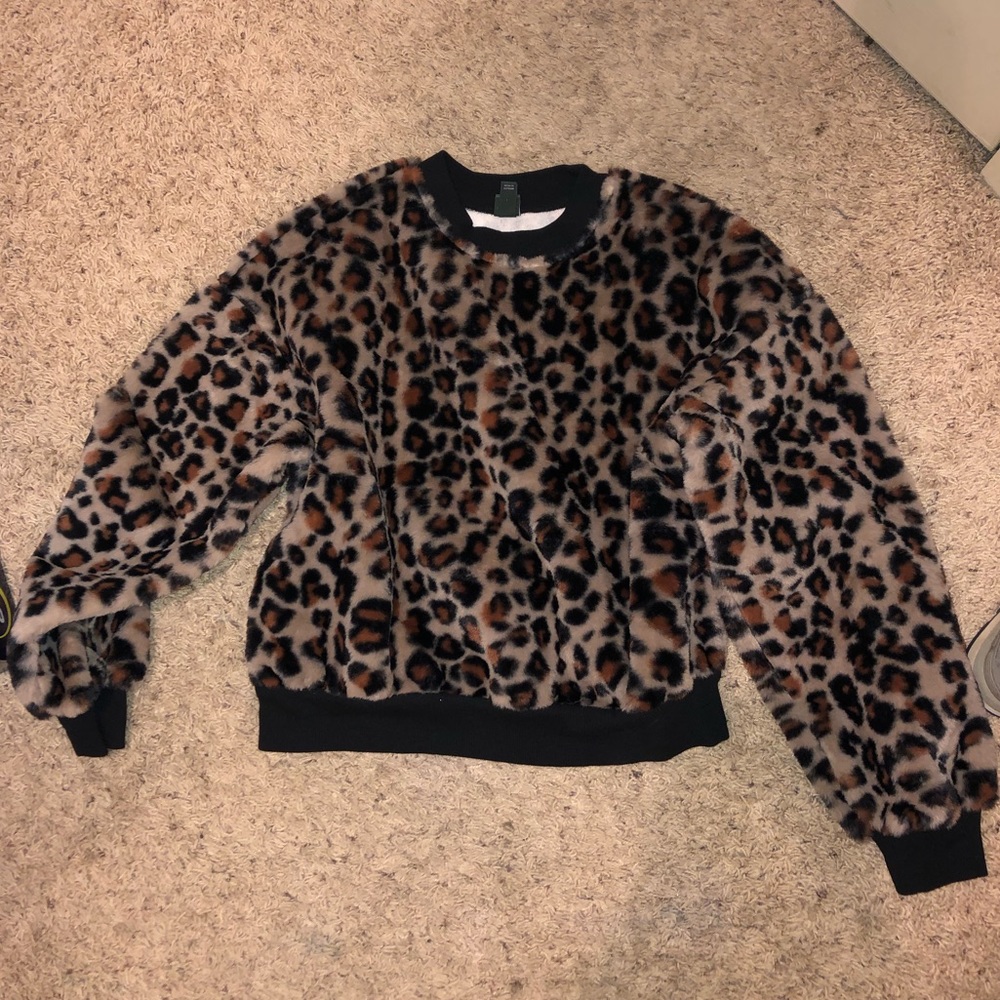 Cheetah print sweatshirt/sweater
